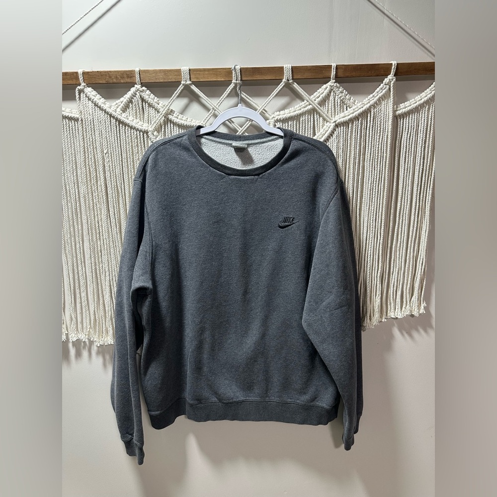 Nike Men’s Dark Gray Crewneck Sweatshirt